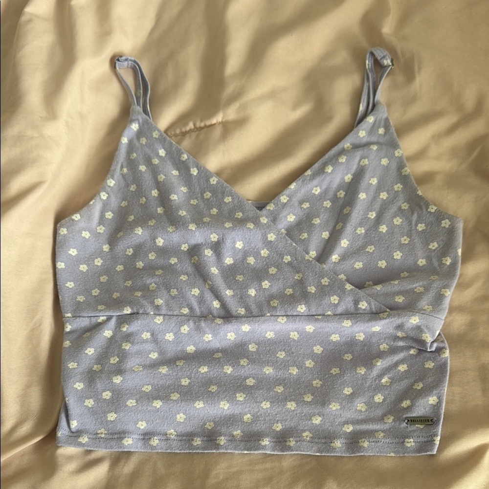 Hollister- Purple Floral Cropped V-cut Tank Top